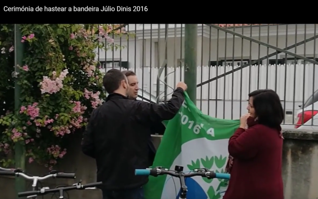 Escola S/3 Júlio Dinis de Ovar Hastea a bandeira