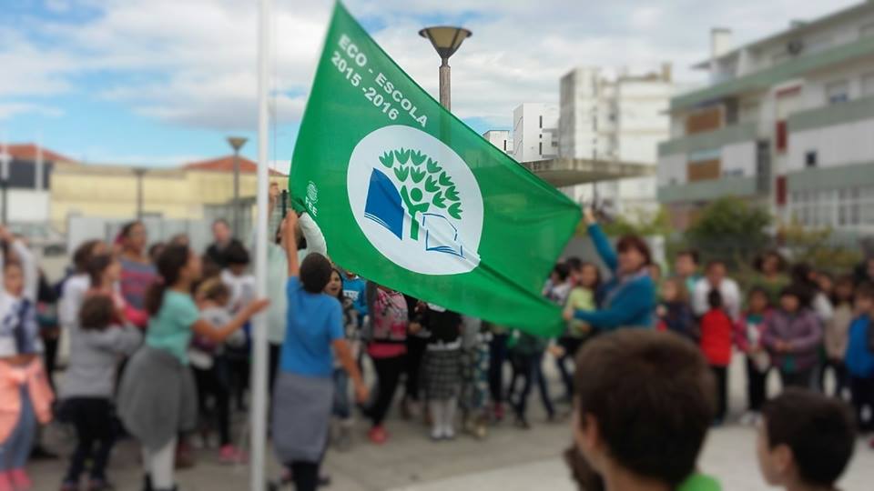 The hoist of the flag in school Feliciano Oleiro