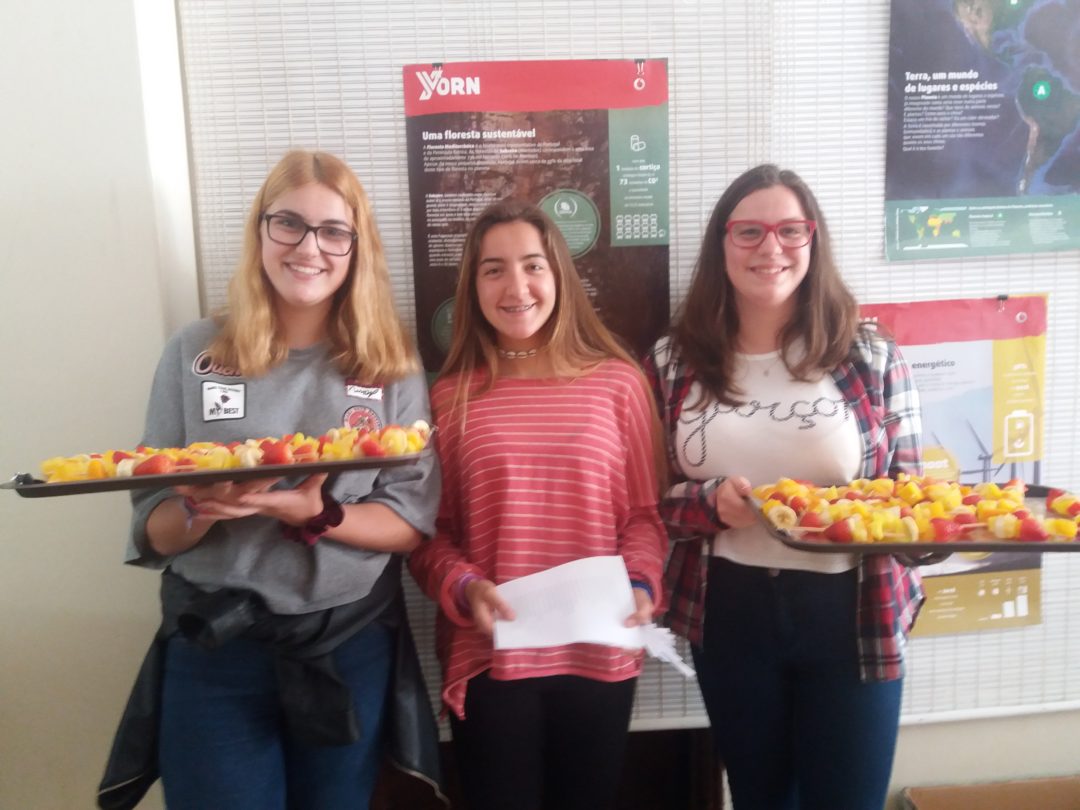 “Porque é que não comes antes uma peça de fruta!”