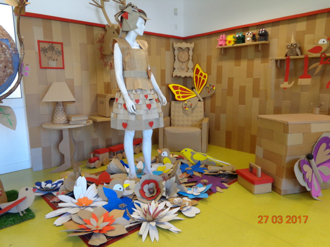 A eco-primavera no hall de entrada