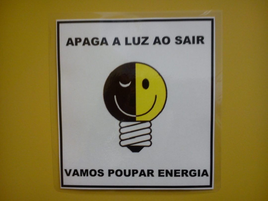 Para o Planeta ajudar, energia vamos poupar.