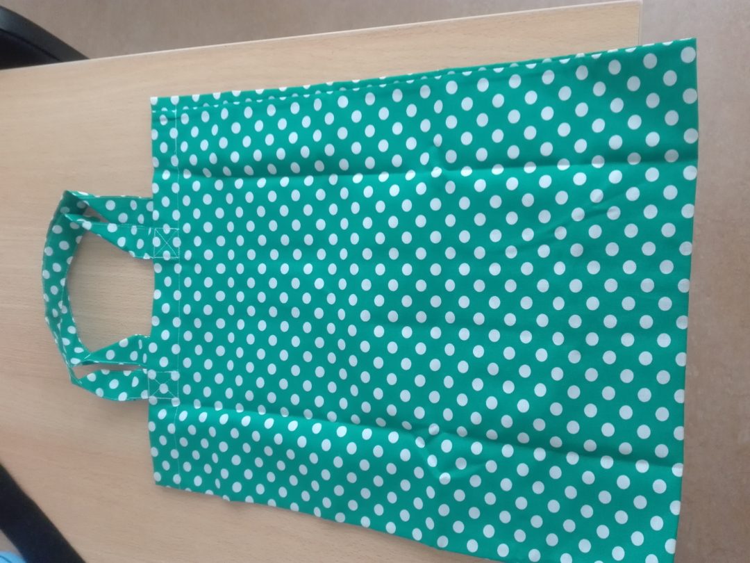 Sacos feitos com tecidos usados