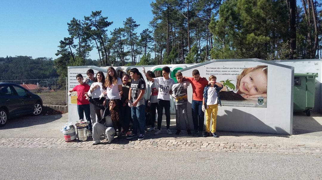 Limpeza da escola e recolha de tampinhas