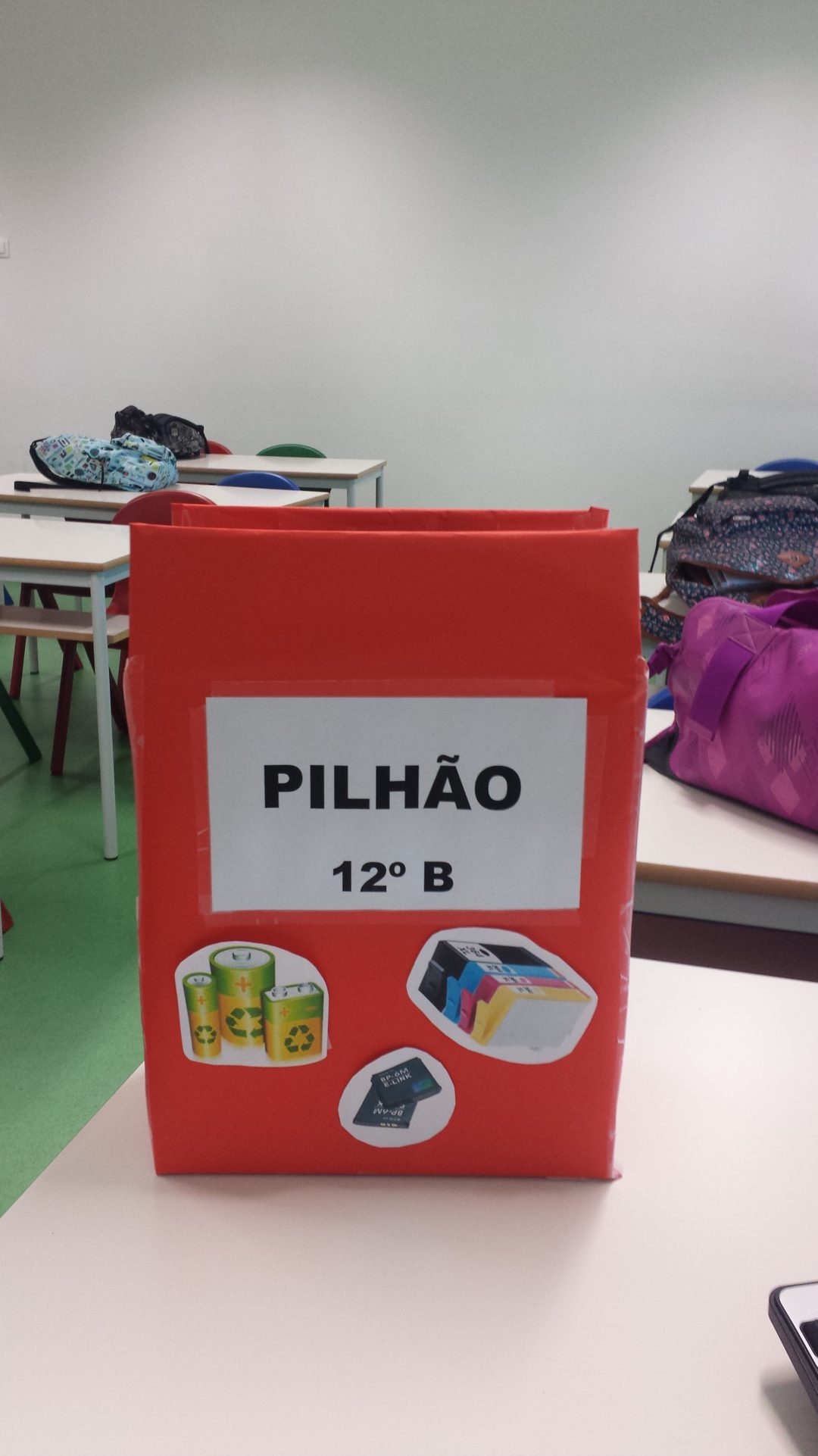 Campanha de recolha de pilhas, baterias de telemóvel e tinteiros usados