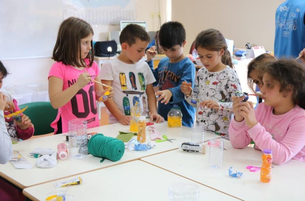 Para o lixo marinho evitar, o plástico temos que reciclar!