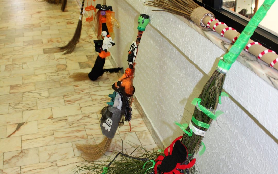 “Vassouras de Halloween”