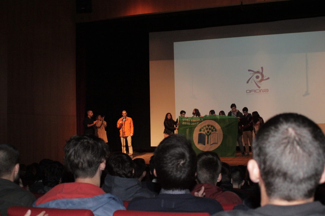 Comunidade educativa reúne-se para acolher o Galardão Eco-Escolas 2016-17