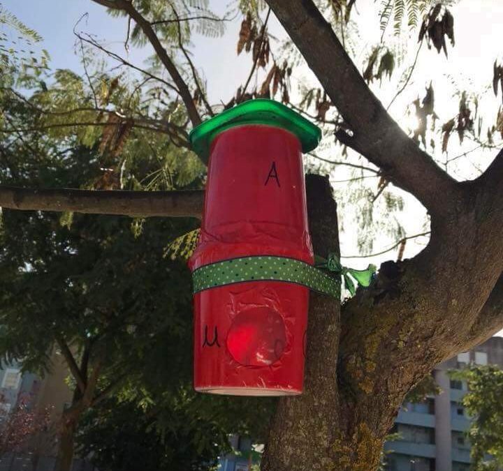 Oferecendo ninhos às aves do pátio da EB Luísa Todi – Setúbal: Alunos do 1º ciclo, famílias e professoras!