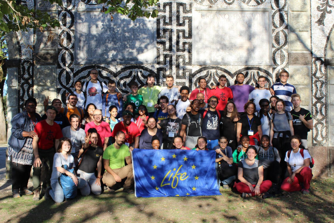 Voluntários de 13 países plantam 3500 árvores em quatro dias