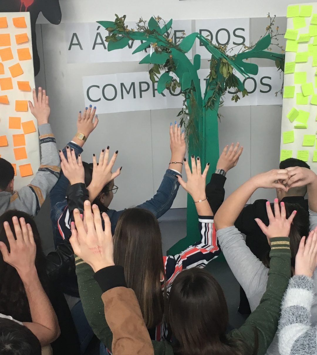 A ITINERANTE ÁRVORE DOS COMPROMISSOS