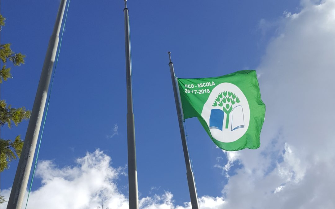Hastear a Bandeira Verde Eco-Escolas, na EB Luísa Todi, Setúbal – Portugal