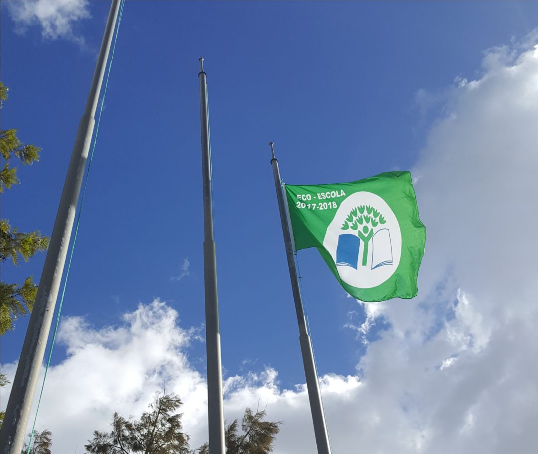 Hastear a Bandeira Verde Eco-Escolas, na EB Luísa Todi, Setúbal – Portugal