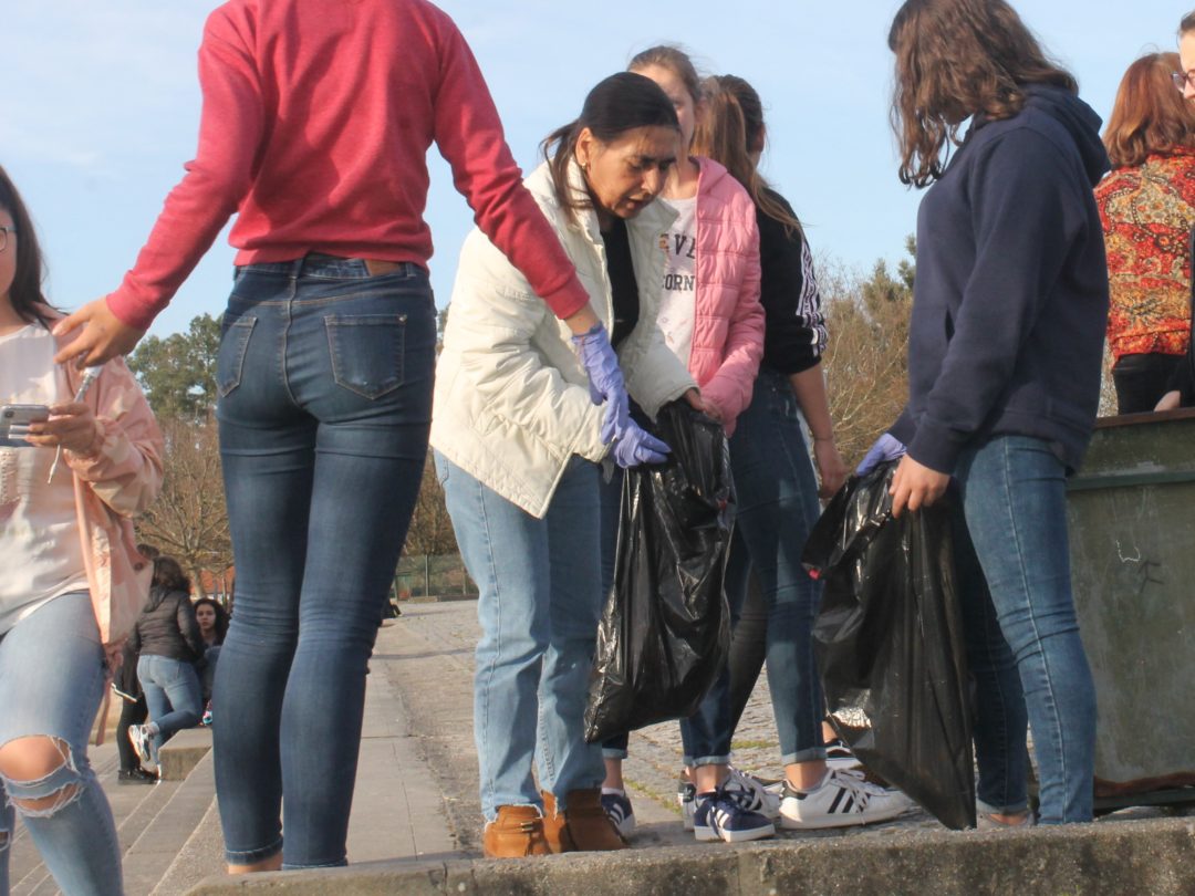 Campanha de Recolha de Lixo na EB 2,3 de Paço de Sousa