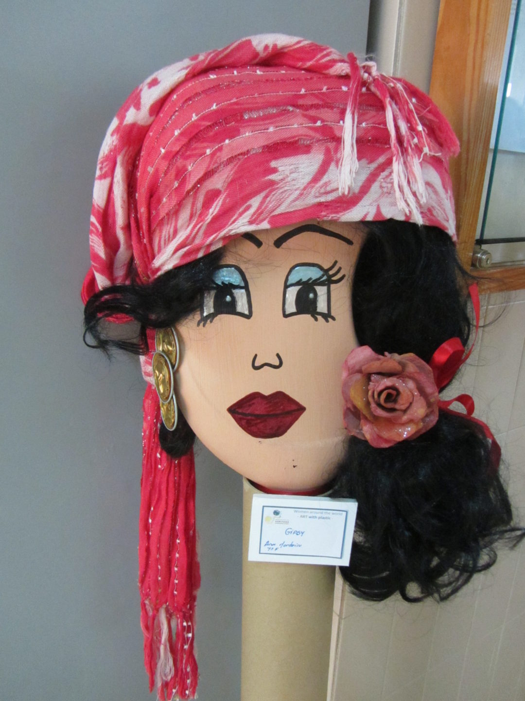 “Women around the world” – ART with plastic …