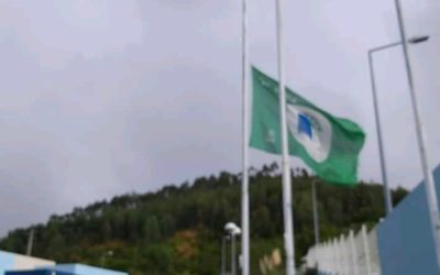 bandeira Eco-Escolas a meia haste