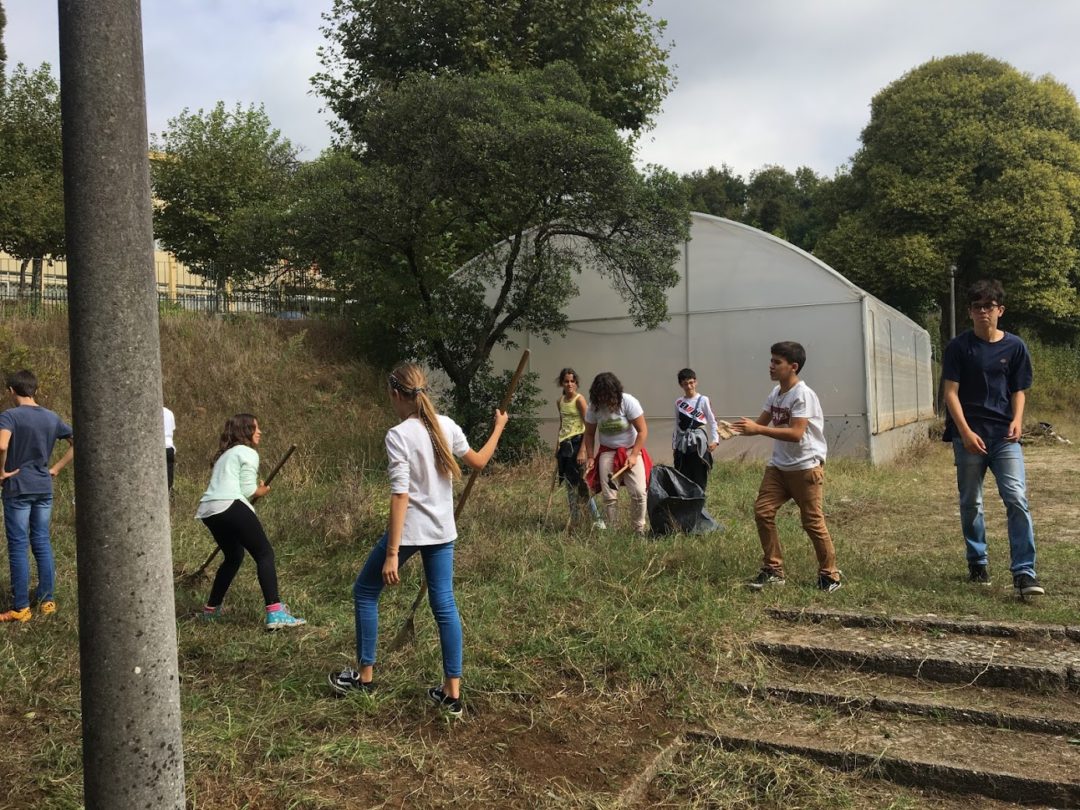 Dia 27 de setembro – A Serafim Leite marcou presença na Greve Climática Global!  Bandeira Verde Eco-Escolas a meia haste e muita ação!