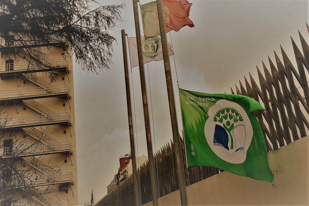 Greve Climática Geral – NOVA FCSH com Bandeira a Meia Haste