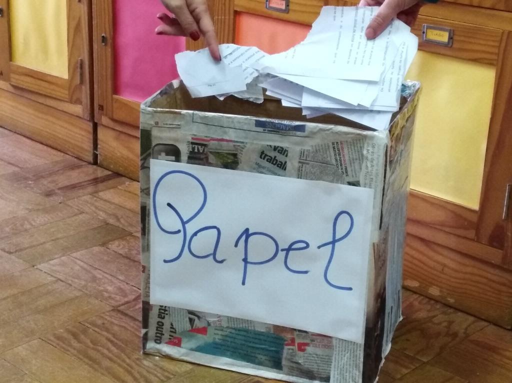Distribuição de Papelões nas salas de aula