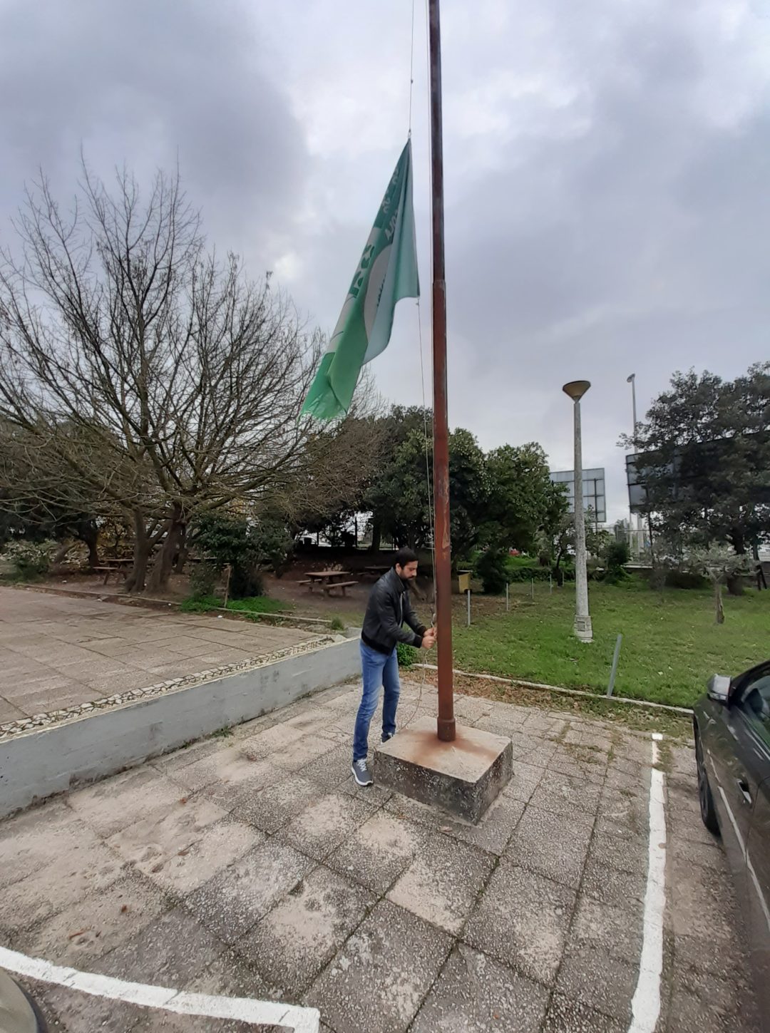 Escola Básica do 2.º e 3.º Ciclos de Álvaro Velho – Bandeira Verde Eco-Escolas a meia haste!