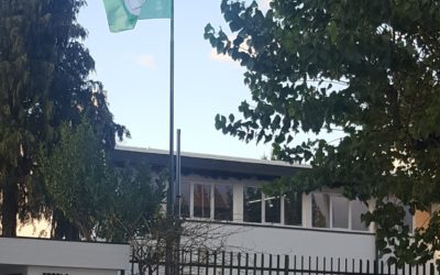 Bandeira azul a meia haste na E. Sec. de Valpaços