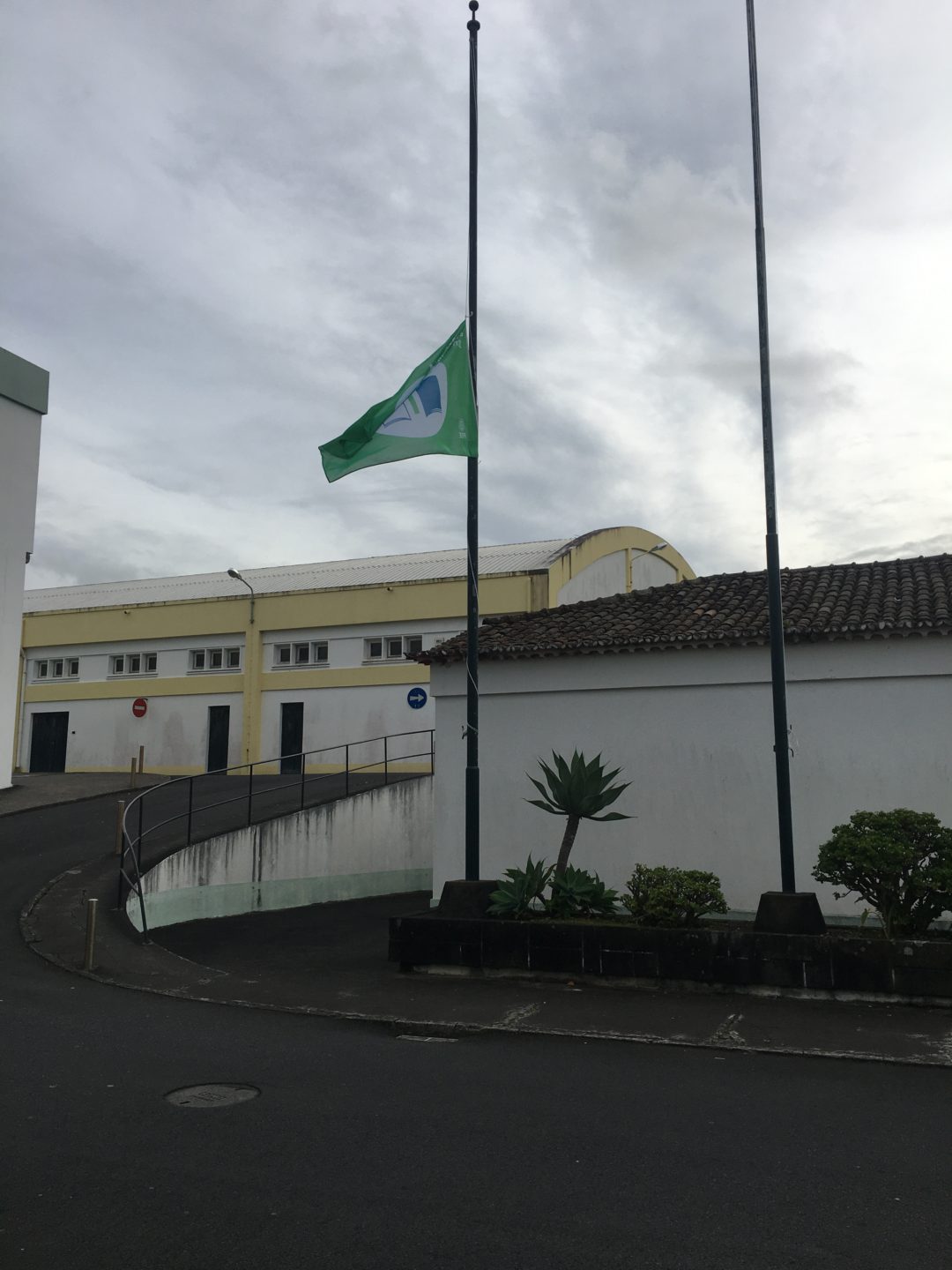 Bandeira Verde Eco-Escolas a meia haste!