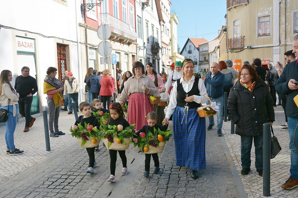 Crianças do Concelho de Figueiró dos Vinhos  brincam ao Carnaval.