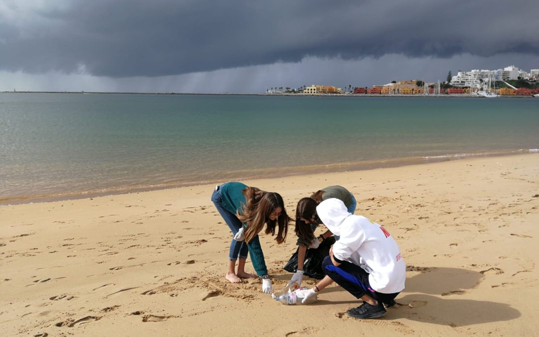 Recolha de lixo marinho