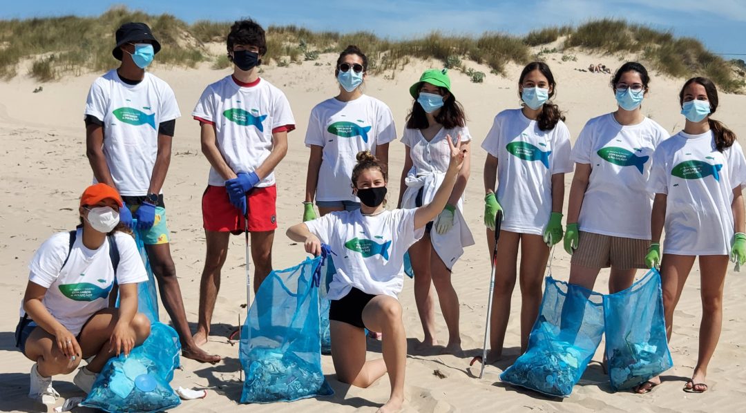 Limpeza da praia da mata