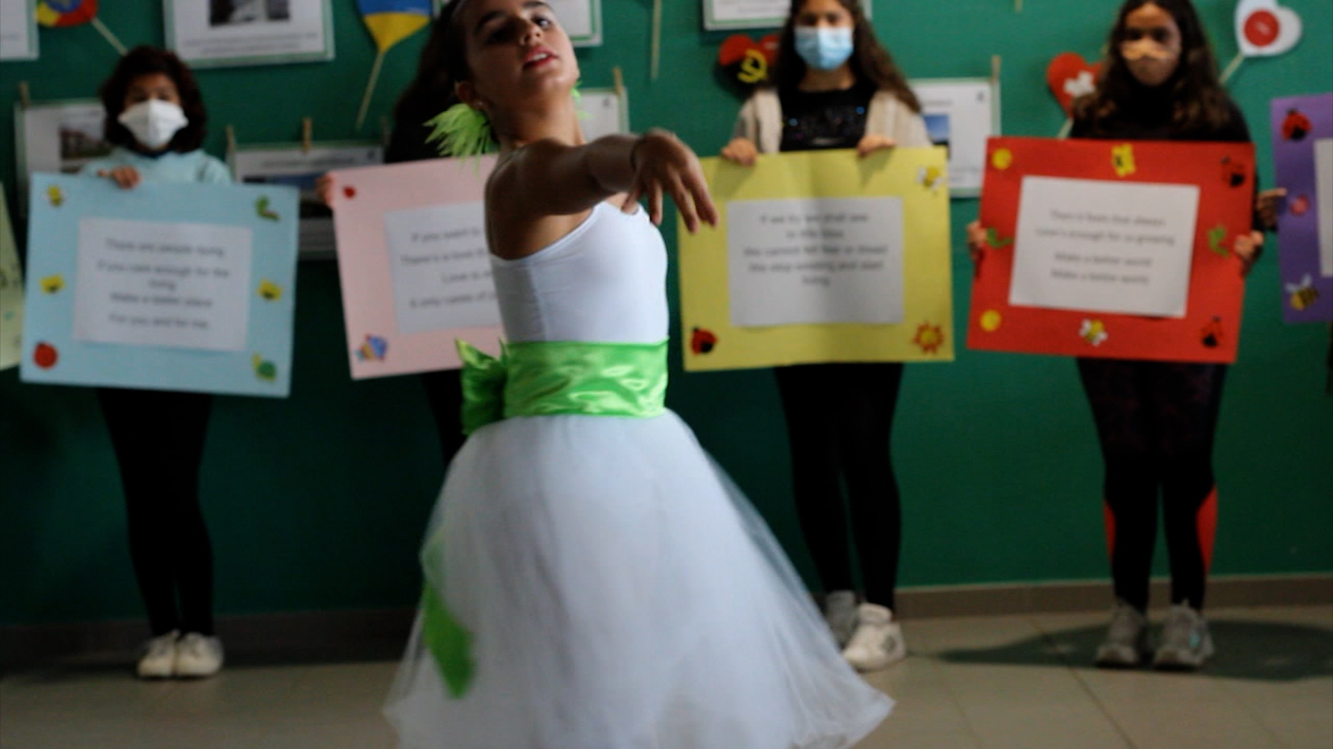 Dança da Bailarina Ritav dançando ao som de