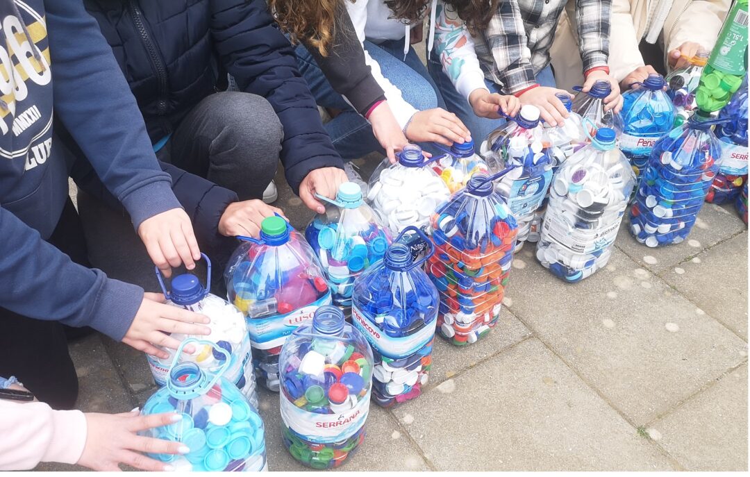 Recolha de tampinhas como voluntariado para uma associação