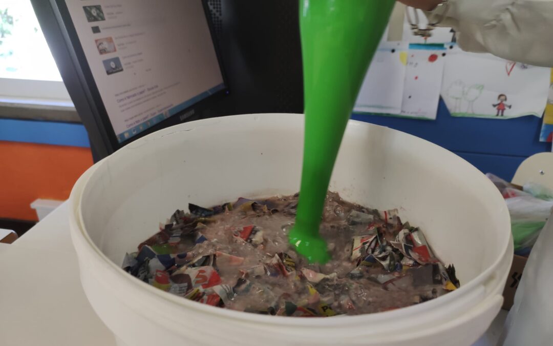 Reciclagem do papel com Lopas Lopinhas