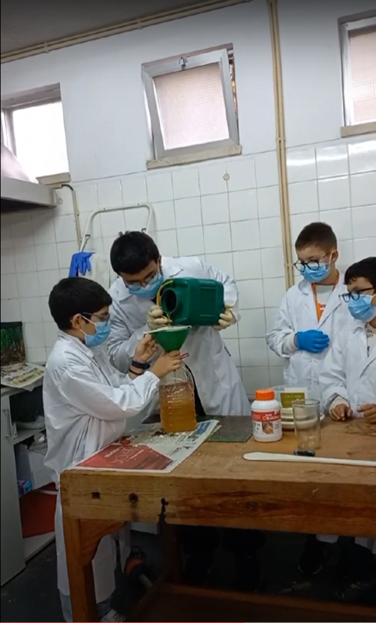 Membros do clube de Ciência Viva “TraVivASus” em ação!